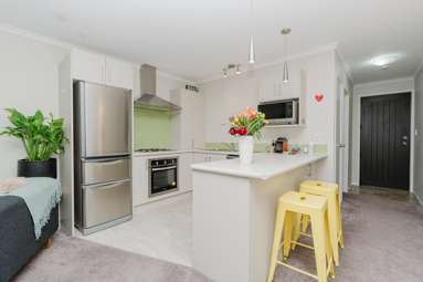 2/240 Old Farm Road_1