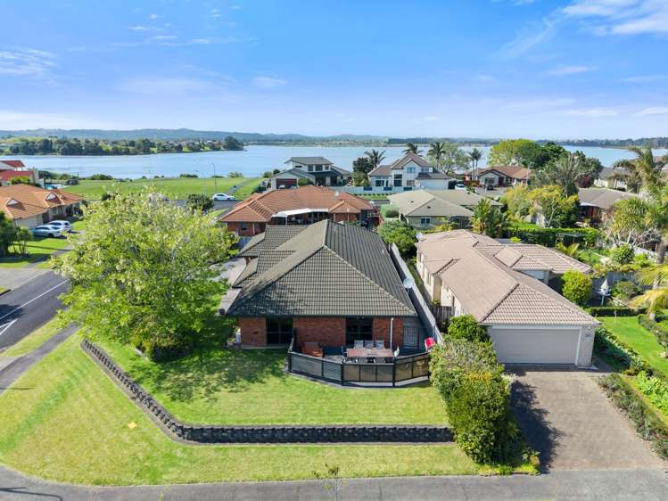 4 Castlehill Court Wattle Downs_12