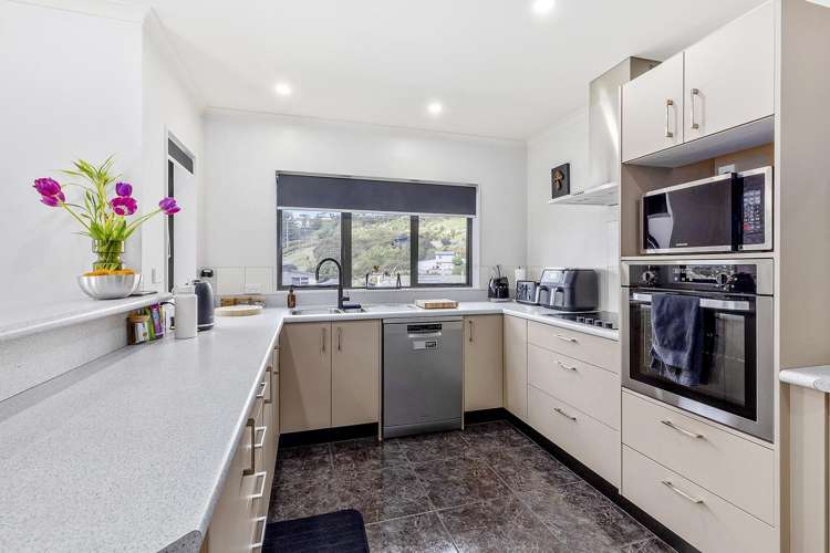 2 Endeavour Drive Whitby_2