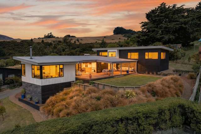 Exceptional new build with panoramic views