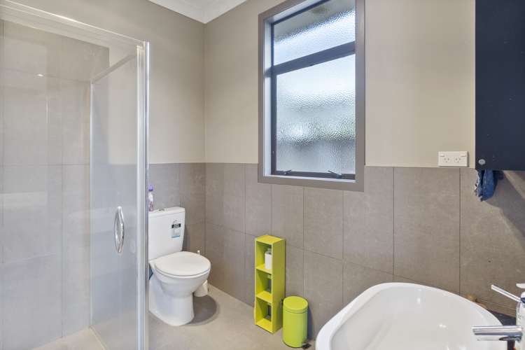 14 Thistlewood Avenue Hamilton East_9