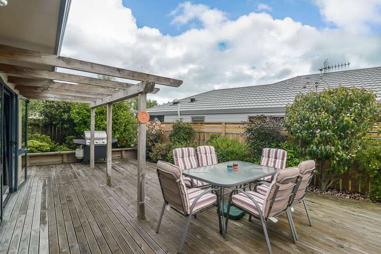 18 Robert Grove Paraparaumu_1