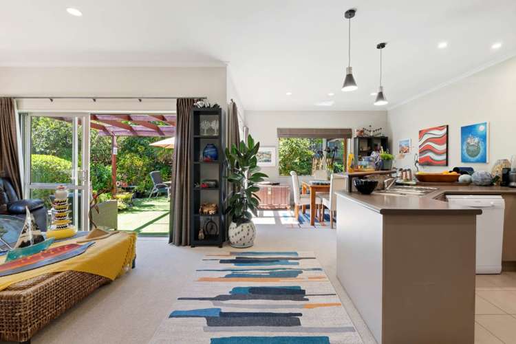 37 Admirals Court Drive Greenhithe_2