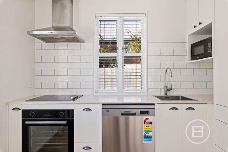 2/21 Buffon Street Waltham_4