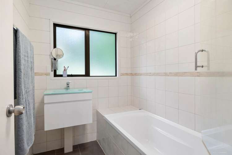 54 Opanuku Road Henderson Valley_12