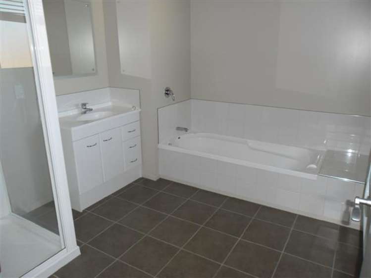 12 Mcewen Crescent Riverstone Terraces_5