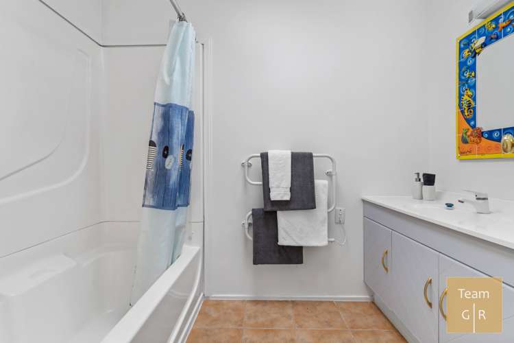 2/11 Tulloch Place Conifer Grove_11