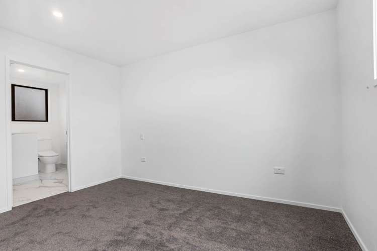 9/22 Yeovil Road Te Atatu Peninsula_7