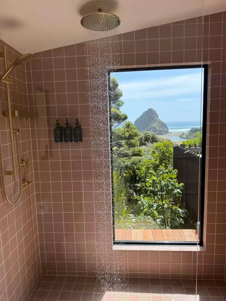 27 Glenesk Road Piha_27