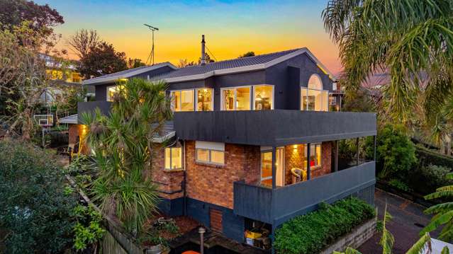 2/962 Beach Road Torbay_1