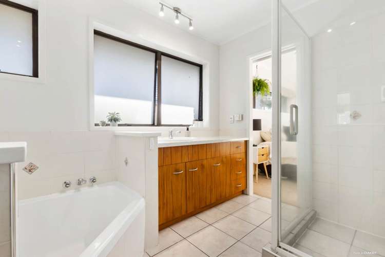 219 Royal Road Massey_5