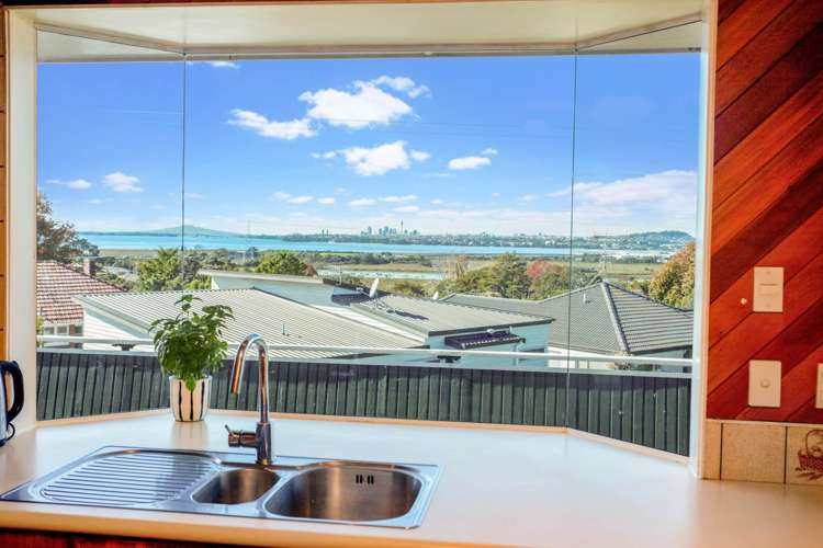 2 Wakeling Avenue Te Atatu South_8