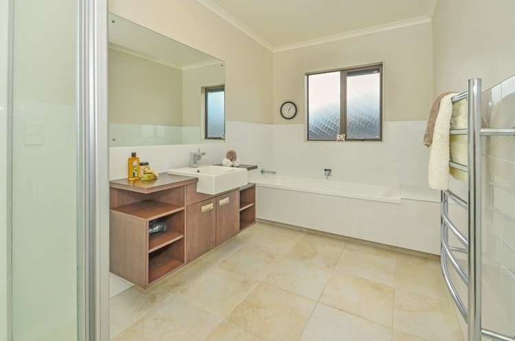 24 Amaretto Avenue Flat Bush_5