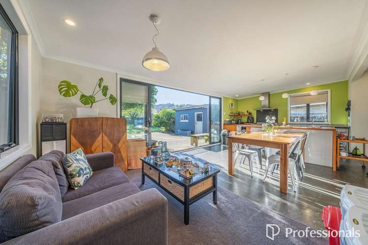 18 Burden Avenue Wainuiomata_11
