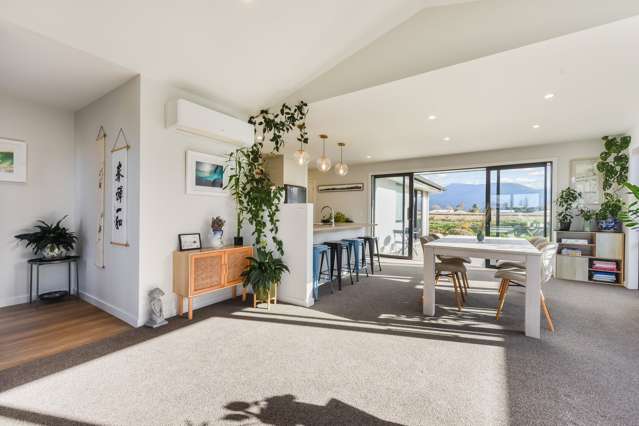 Modern Living In Peaceful Motueka