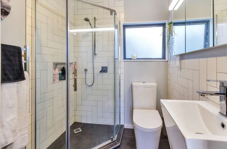 14a Holiday Road Stanmore Bay_11