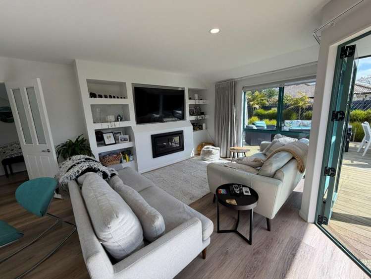 20 Sunrise Avenue 11229_1