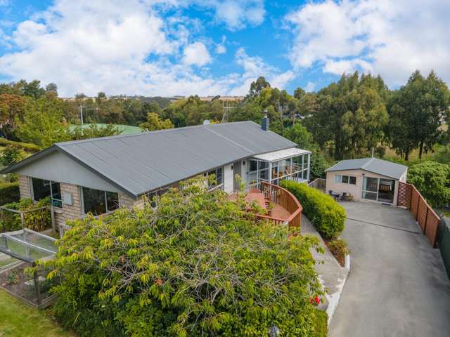 Spacious Family Home with Self-Contained Sleepout