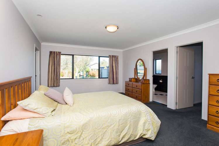 17 Pohutukawa Grove Lytton West_9