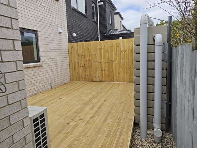 52D Tiraumea Drive Pakuranga_1