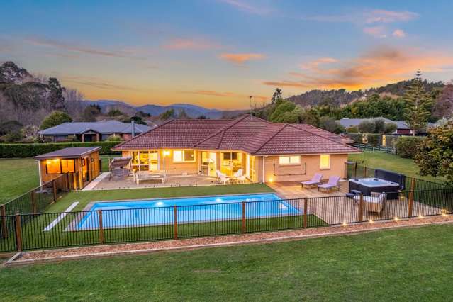 Space, Sunshine & Impressive Outdoor Living