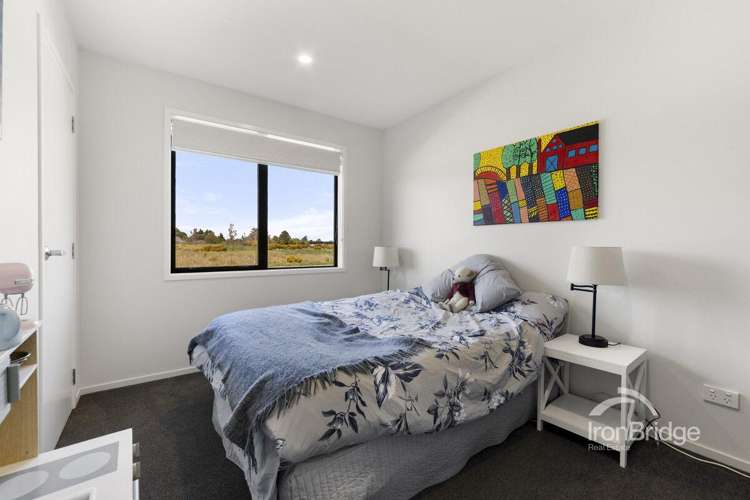 15 Woodford Avenue Woodend_12