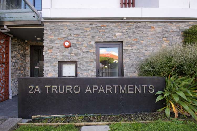 302/2A Truro Road_5