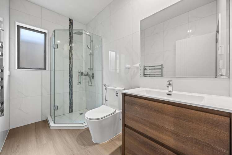 16 Lime Hill Rise Flat Bush_19