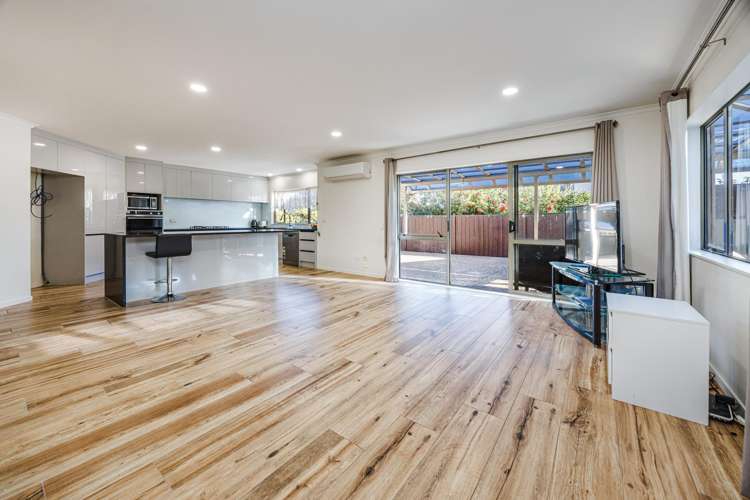 87 Middlefield Drive Flat Bush_6