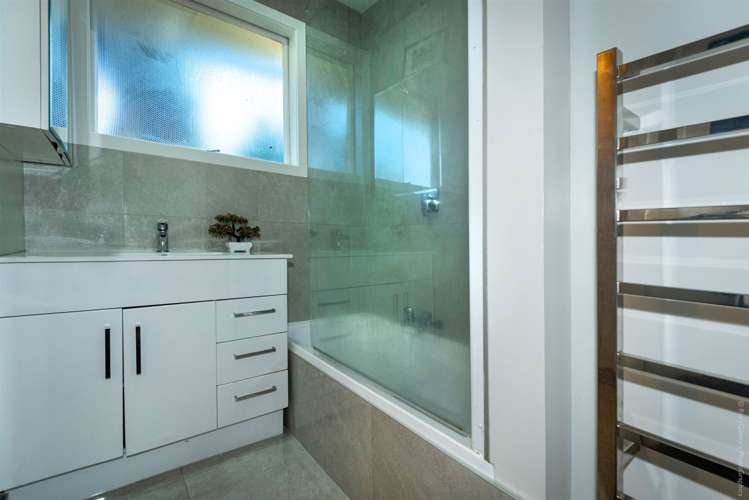 94 Rocking Horse Road Southshore_14