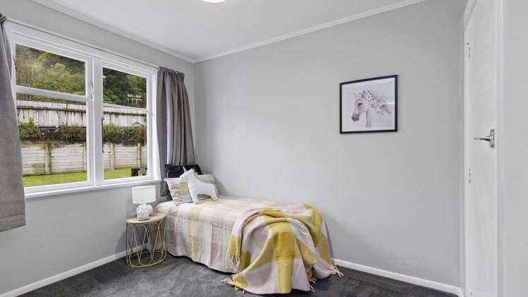 26 Lowry Crescent Stokes Valley_12