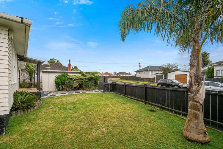 2 Brennan Avenue Te Atatu Peninsula_11