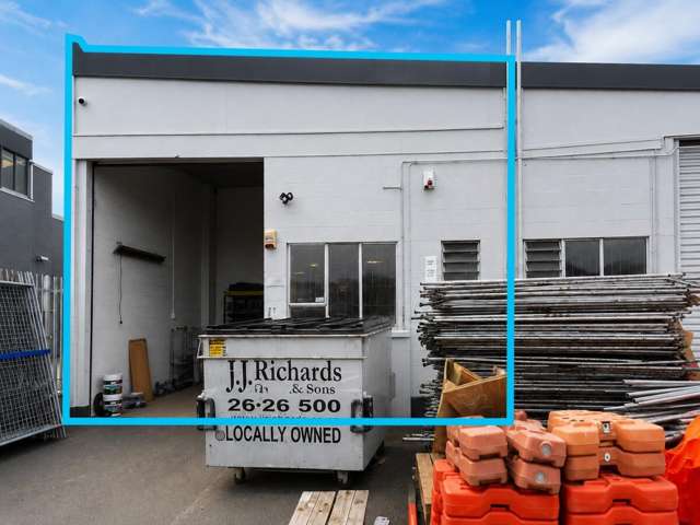 High-Stud Corner Unit with Exposure