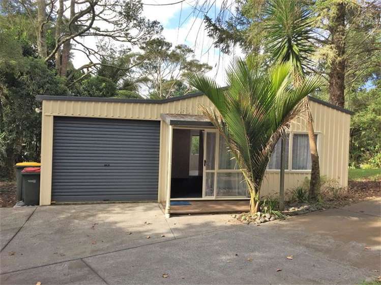 834 West Coast Road Waiatarua_1