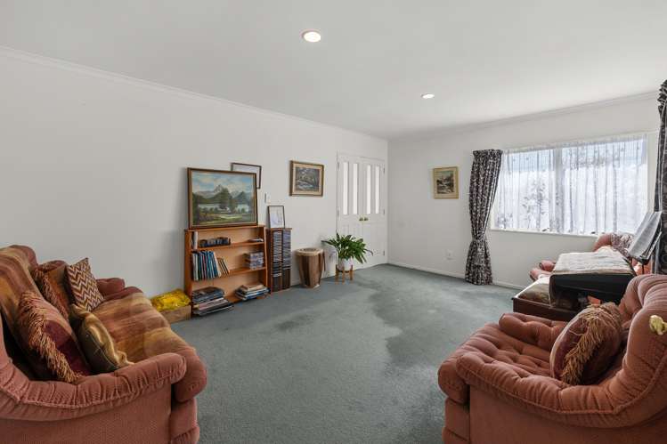 1 Cobbe Place Pomare_10