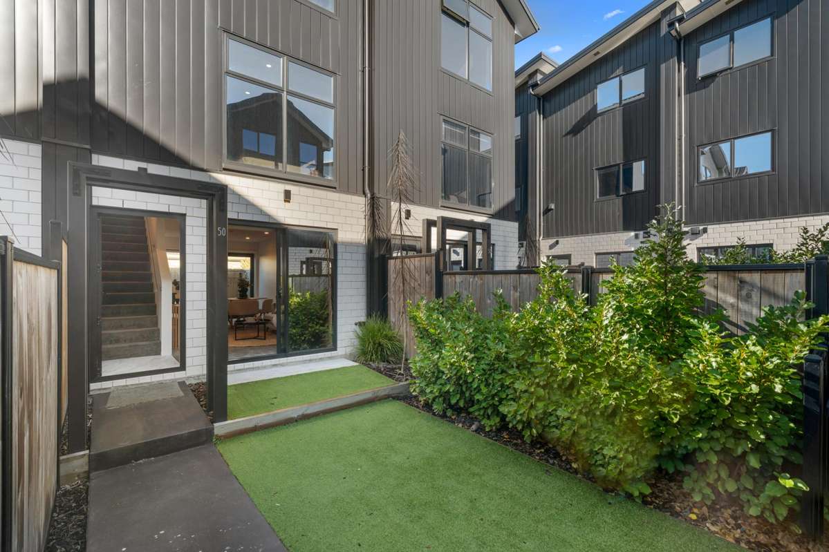 2/50 Stewart Street_0