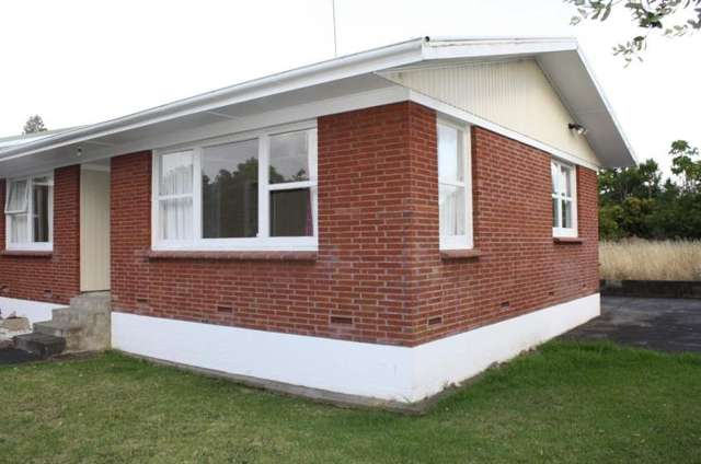 Quiet, Convenient & Charming 2-Bedroom End Unit in Avondale