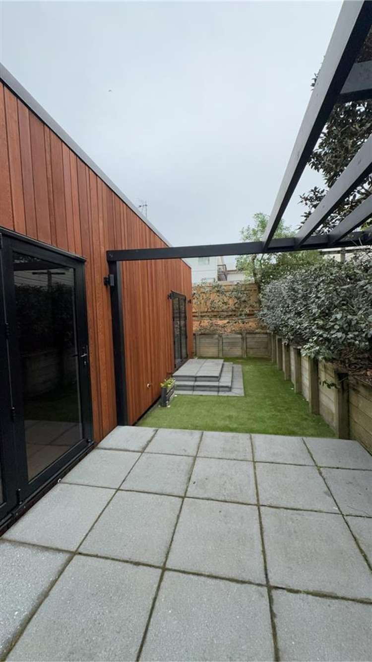 2 Ebrington Place Strandon_14