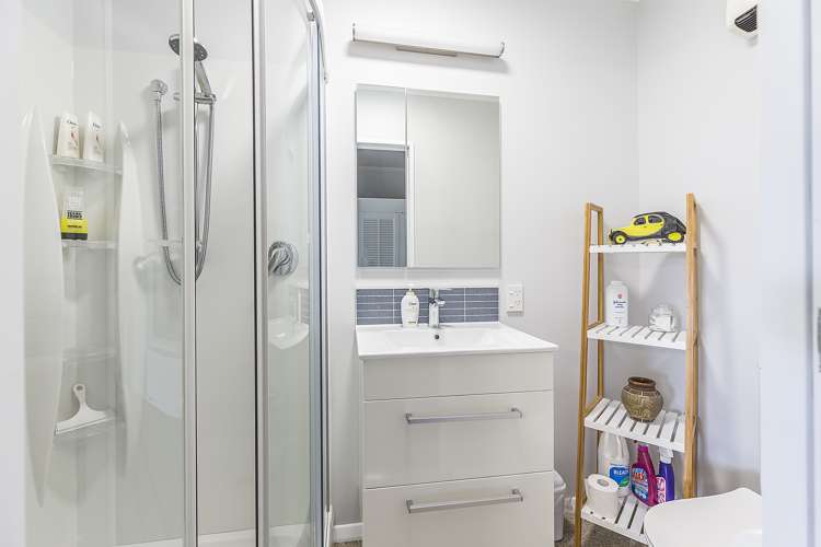 8 Lethenty Way Karori_14