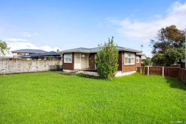 Charming Do-Up Opportunity in Sought-After Area