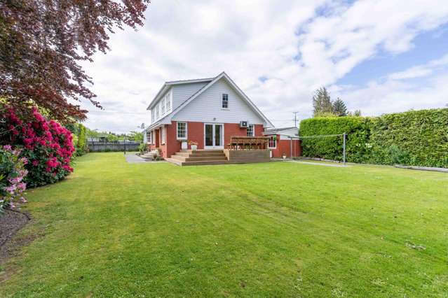 Family bliss - huge section - two bathrooms