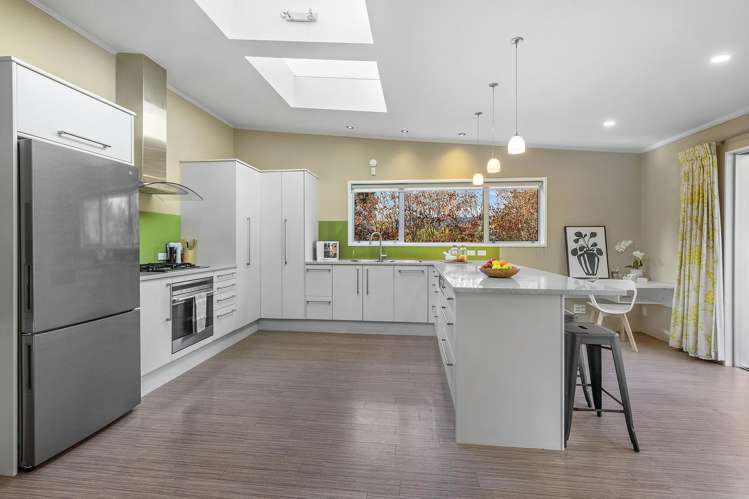 100 Larsen Crescent Tawa_15