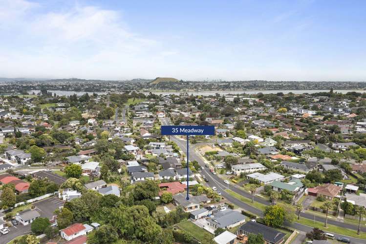 35 Meadway Sunnyhills_16