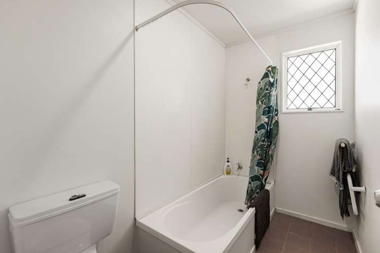 6 Erskine Close Island Bay_11