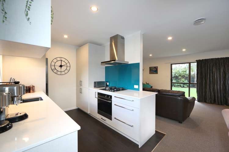 811b Cook Place Raureka_11