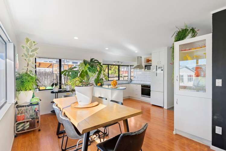 2/7 Arran Road Browns Bay_7