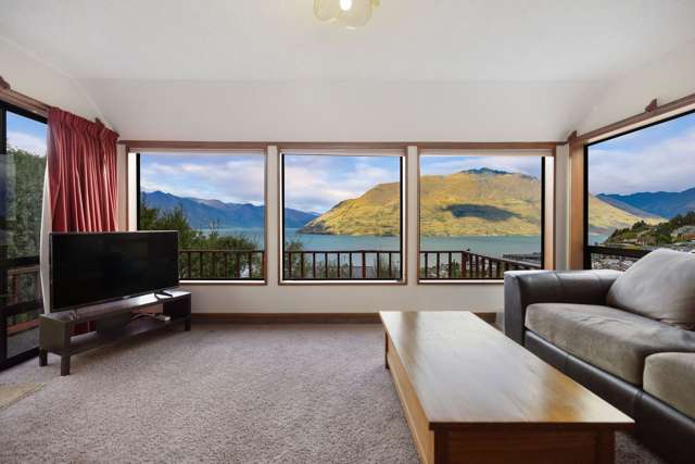 68 Wynyard Crescent Fernhill/Sunshine Bay_1