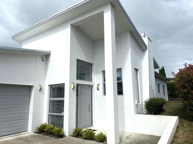 2 Moonlight Drive 2612_2