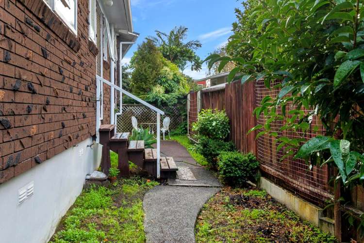 1/10 Rickards Place New Lynn_12