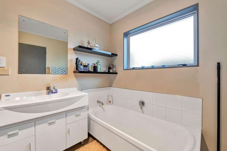 75 Tauhuri Street Manaia_16